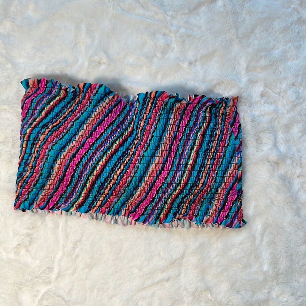 4/$20 🙈 Colorful Smocked Tube Top With Built in Bra 15.5 Pit to Pit. Worn once